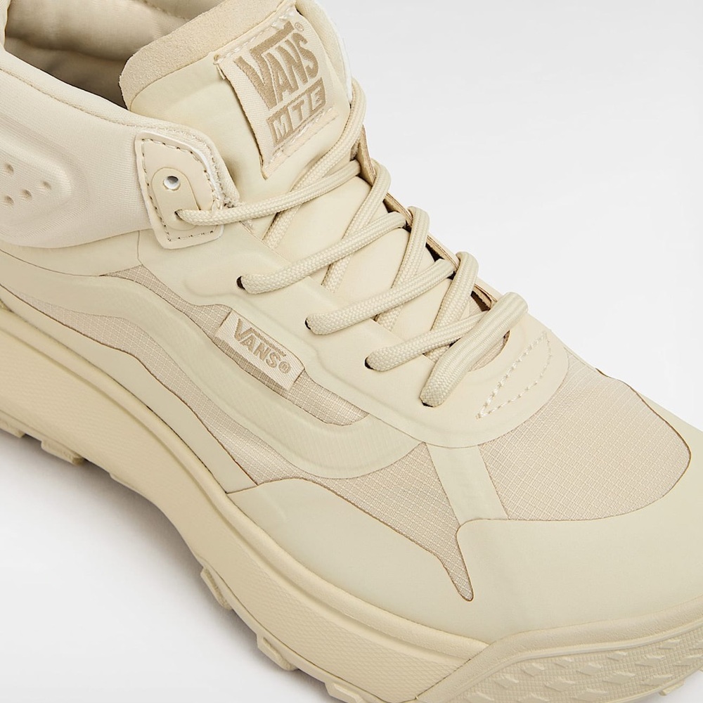 Vans MTE Crosspath Mid Cream Sneakers New Women’s 6 All Terrain Water Resistant